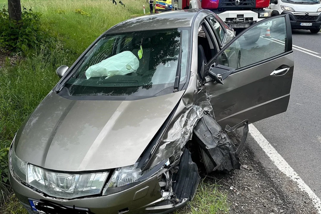 Nowa Ruda. Zderzenie trzech aut na ul. Słupieckiej. Do szpitala przewieziono dwie osoby - Zdjęcie główne