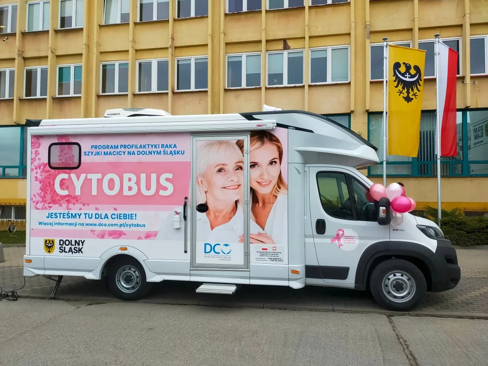 Gmina Nowa Ruda. Cytobus w Jugowie - Zdjęcie główne