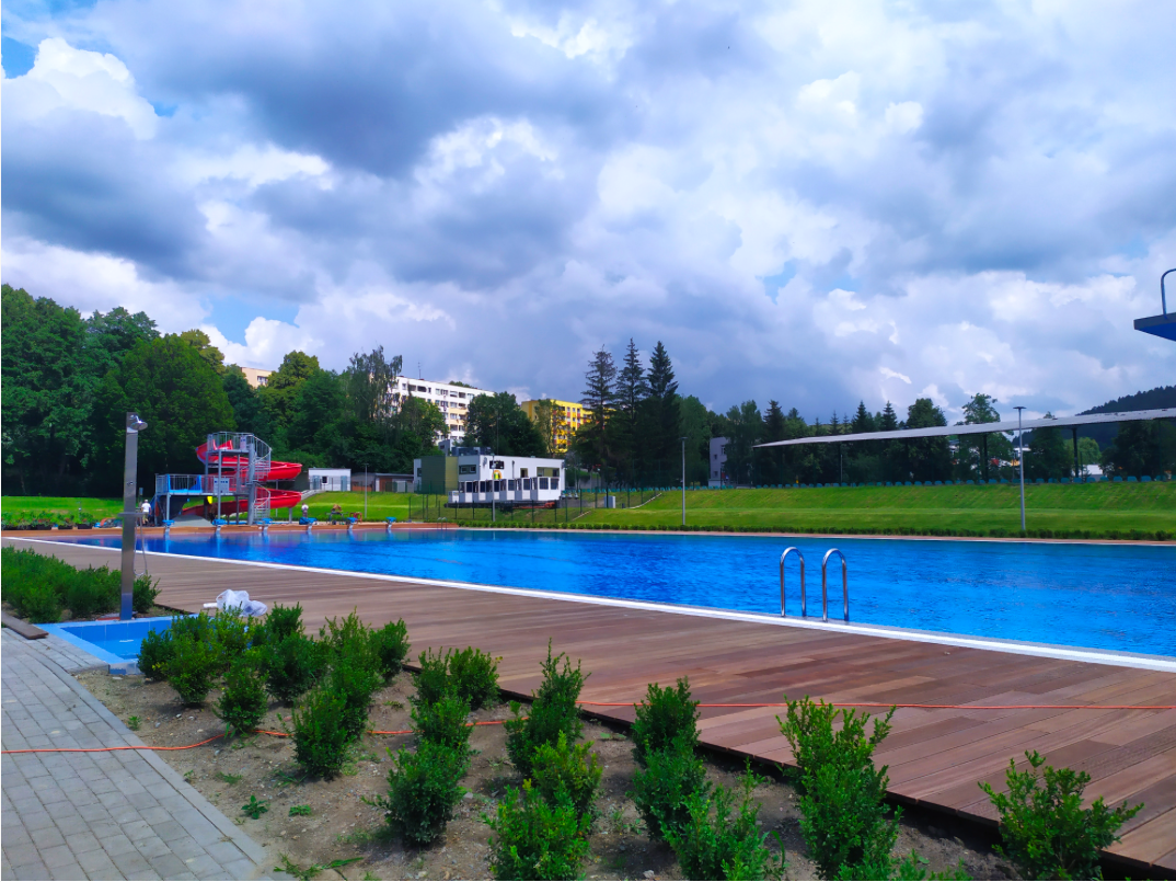 Basen prezentuje się bardzo dobrze