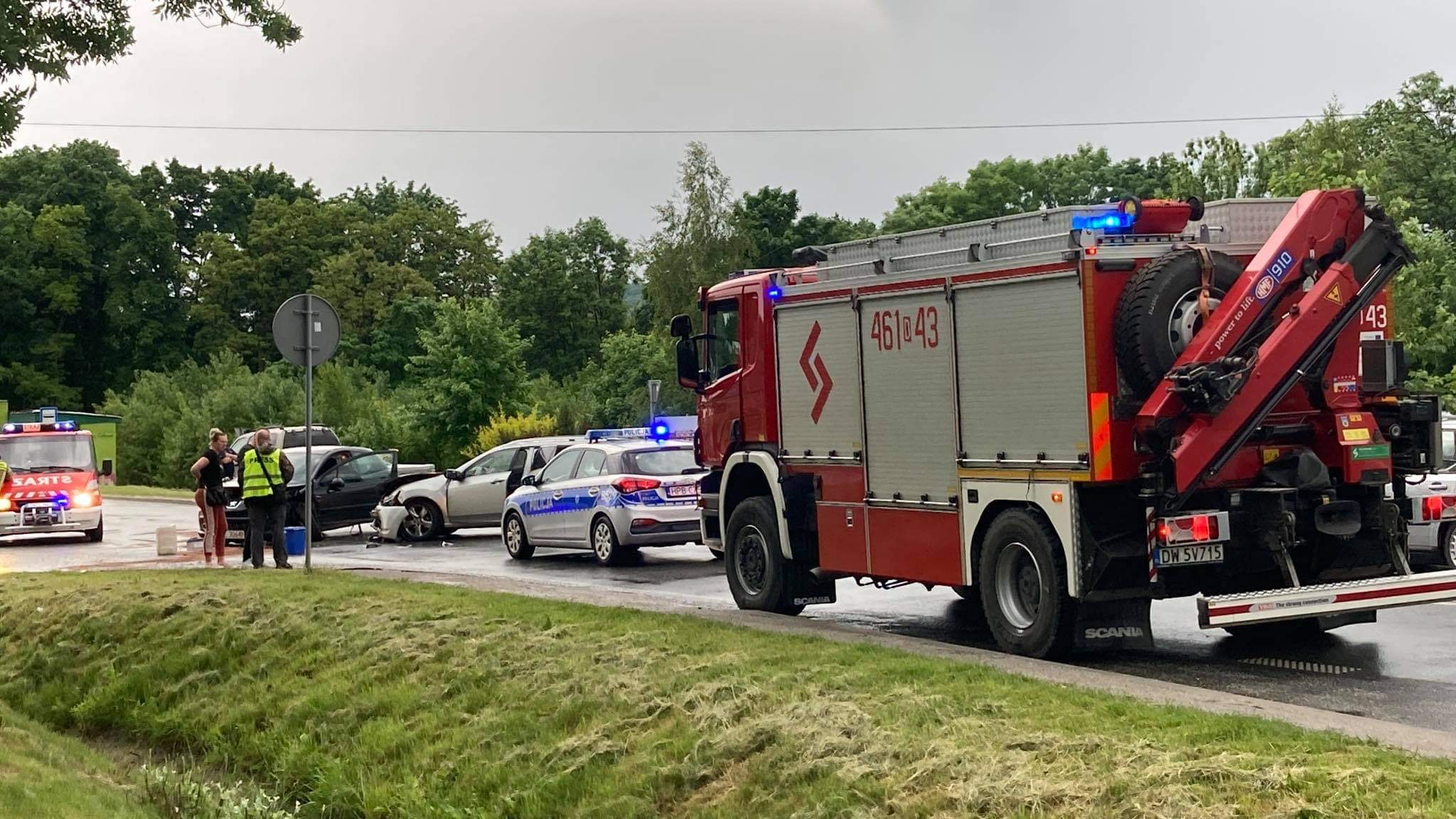 Na krajowej 33. doszło do zderzenia dwóch aut.