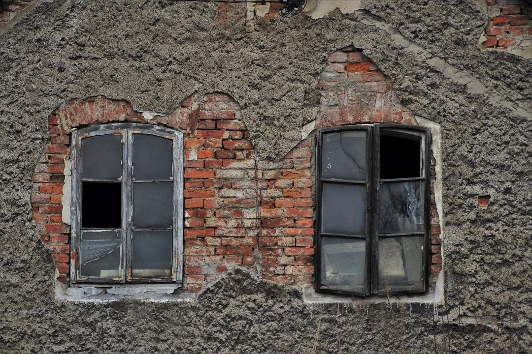 Nowa Ruda. Potrzeba dużych pieniędzy na wymianę okien w mieszkaniach komunalnych - Zdjęcie główne