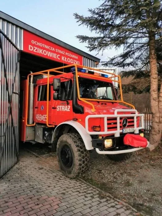 Dzikowiec. Walka o remizę strażacką - Zdjęcie główne