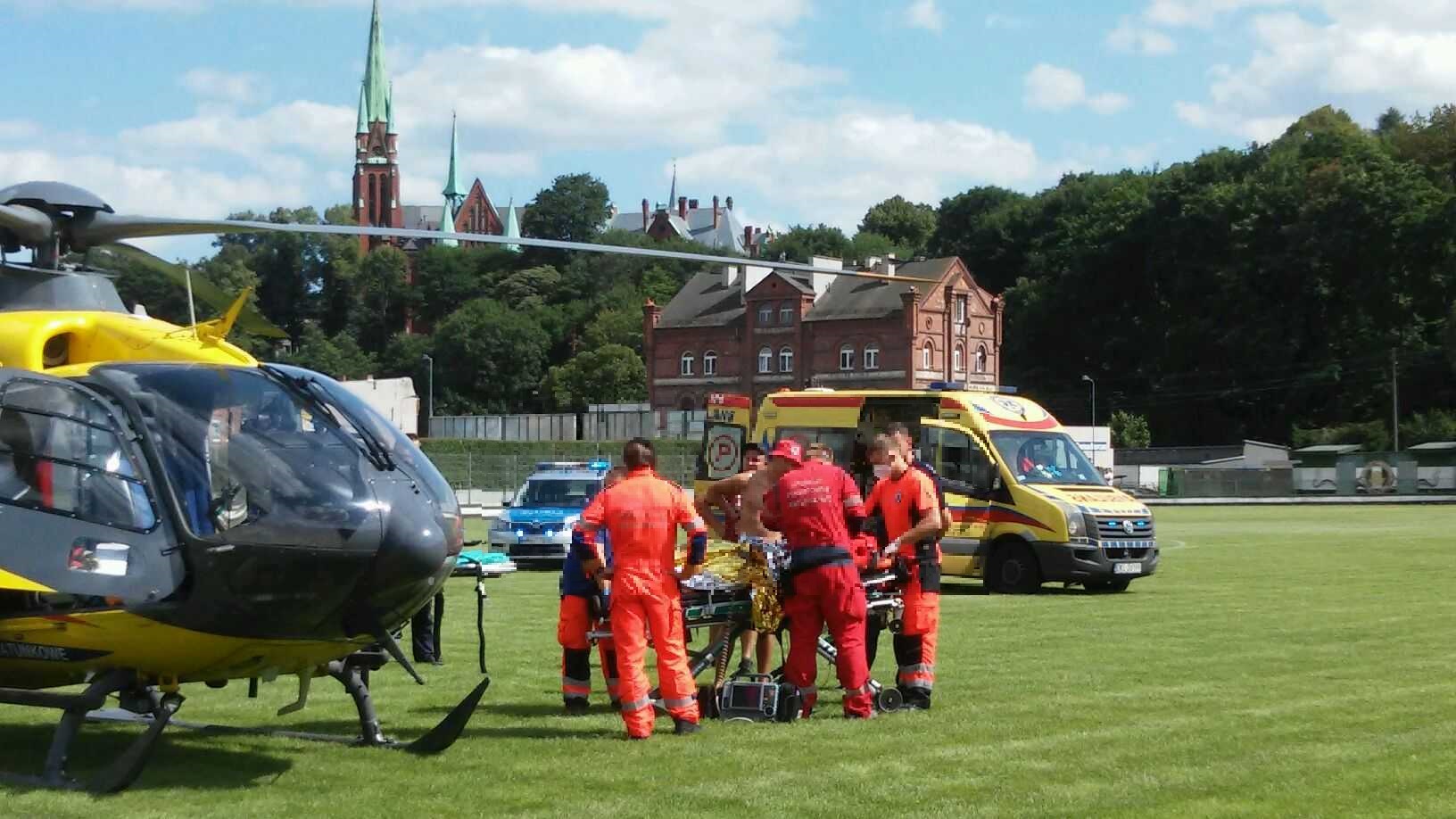 Nowa Ruda: Helikopter lądował przy basenie - Zdjęcie główne