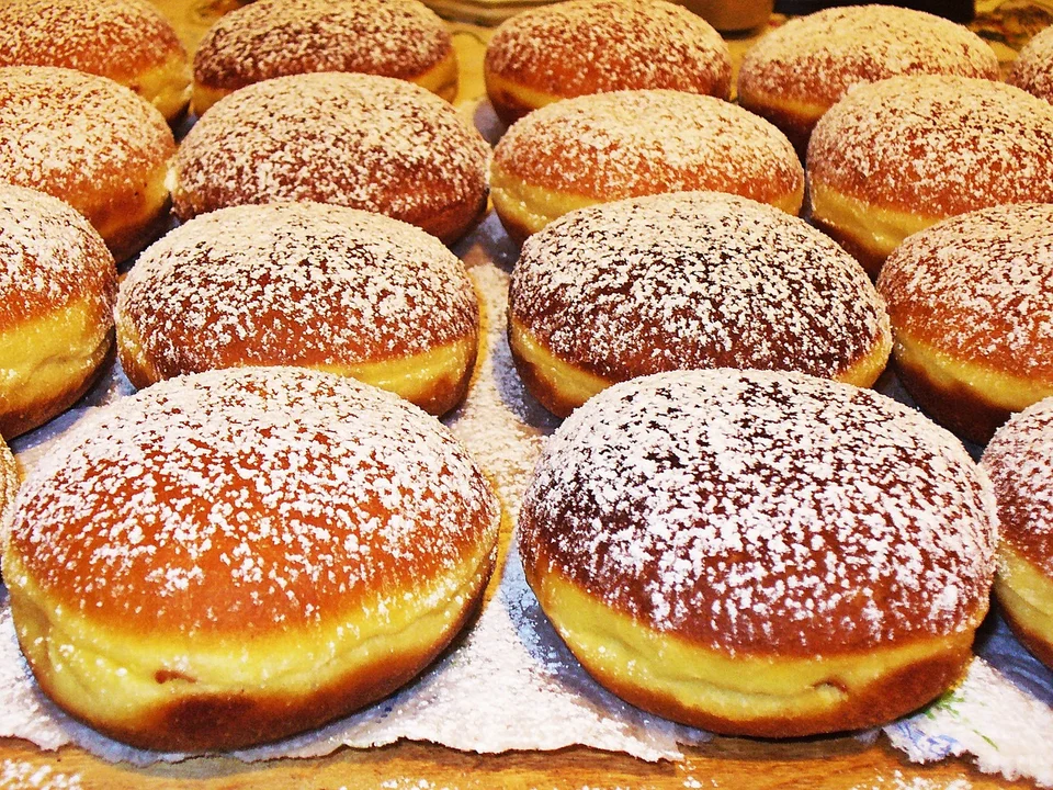 Tłusty Czwartek. Przepis na idealne domowe pączki - Zdjęcie główne