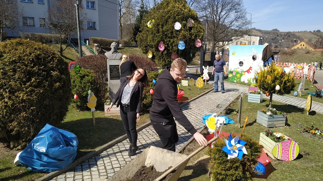 Nowa Ruda. Przy MOK powstaje Wioska Wielkanocna - Zdjęcie główne