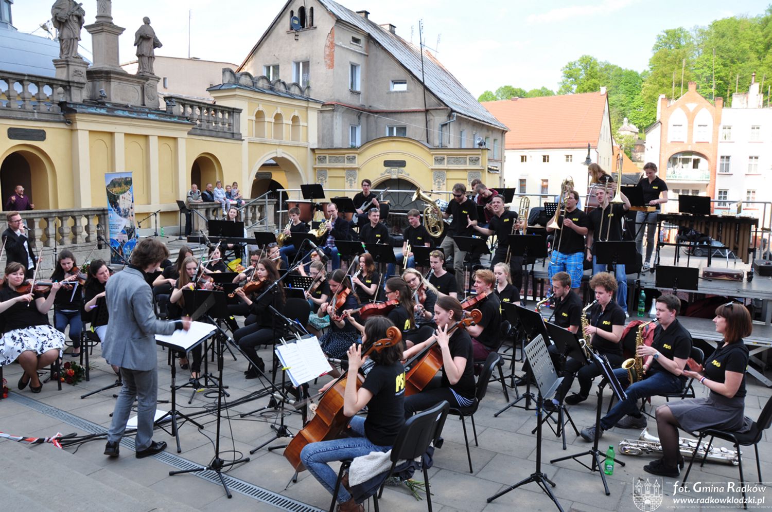 Koncert na schodach Bazyliki - Zdjęcie główne