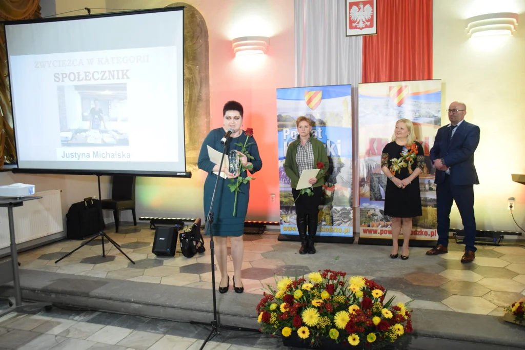 Róża Kłodzka 2021. Justyna Michalska z nagrodą Starosty Kłodzkiego - Zdjęcie główne
