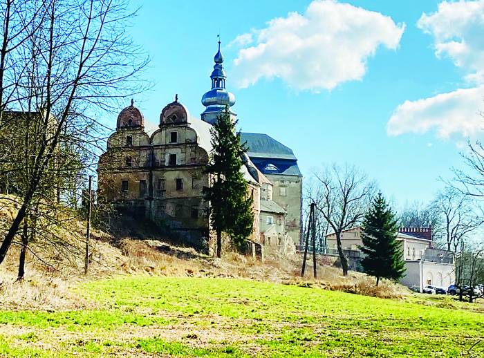 Gmina Radków. Czy w Zamku Sarny straszy? - Zdjęcie główne