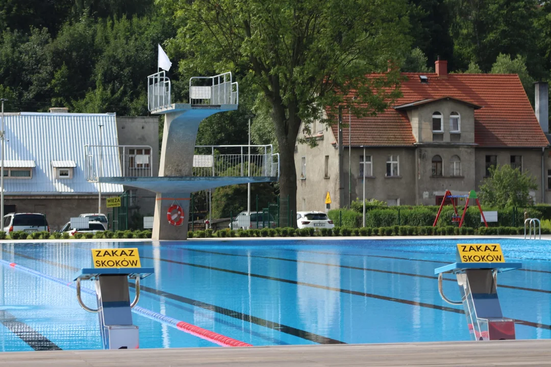 Nowa Ruda. Nowe atrakcje przy basenie przy ul. Fredry - Zdjęcie główne