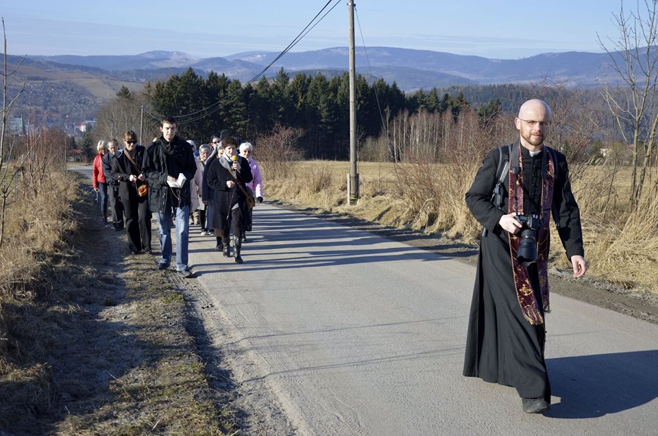 Pielgrzymują i promują - Zdjęcie główne