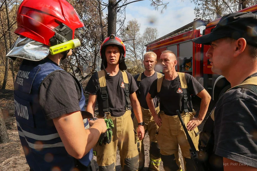 Nasi strażacy gaszą pożary we Francji [zdjęcia] - Zdjęcie główne