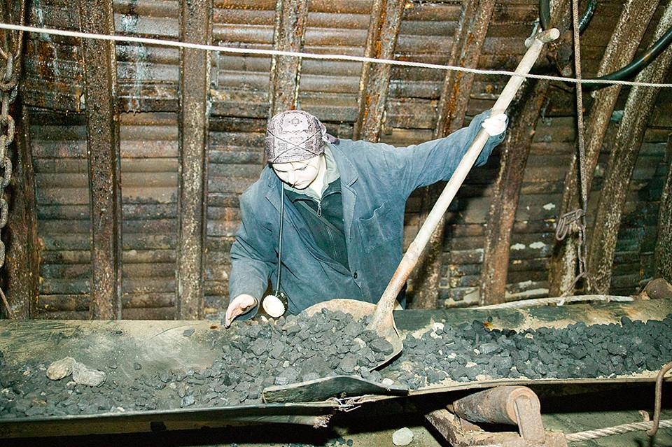 Kobieta w kopalni - Zdjęcie główne
