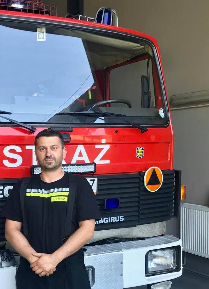 Dyrektor i strażak w jednym - Zdjęcie główne