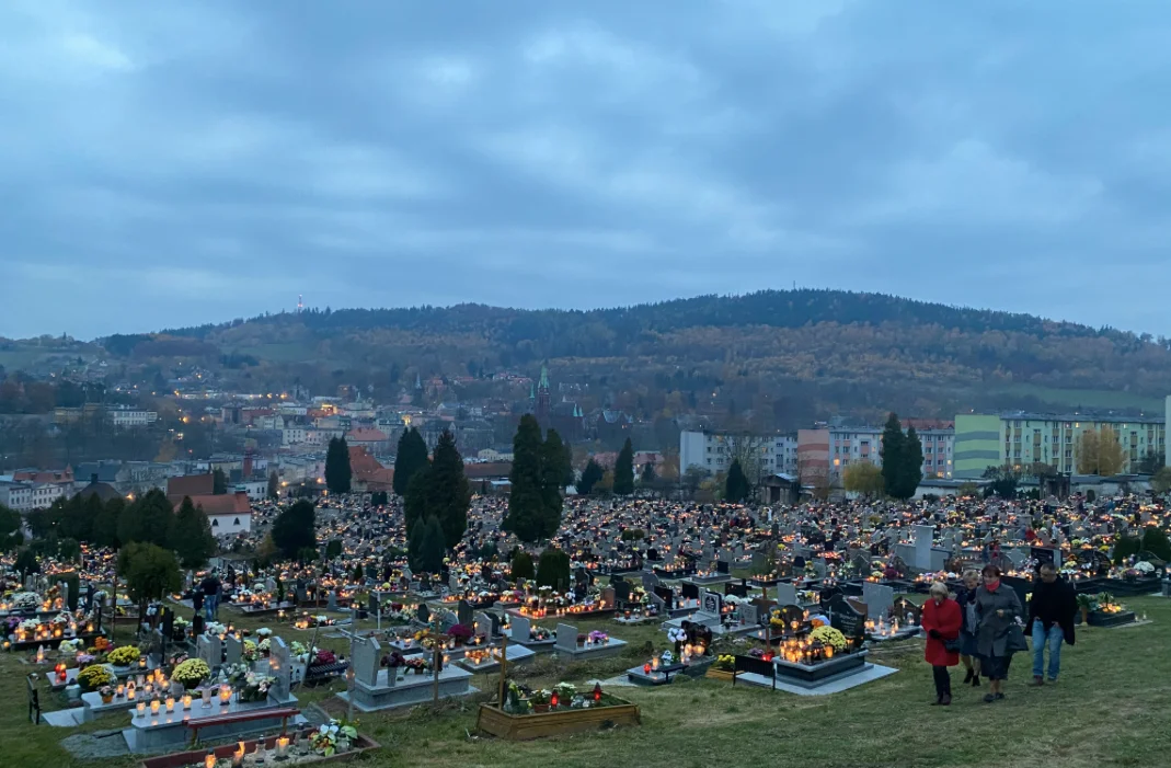 Gmina Nowa Ruda / Nowa Ruda. Pilnujcie grobów, bo zlikwidują - Zdjęcie główne