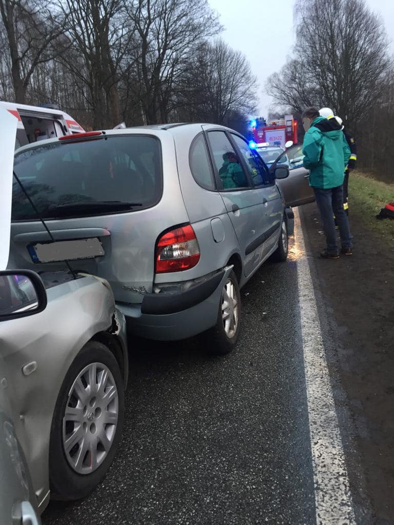 Nowa Ruda: 3 osoby zostały przewiezione karetką do szpitala