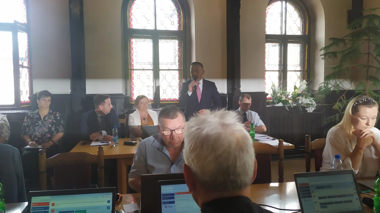 Nowa Ruda. Burmistrz Kiliński otrzymał wotum zaufania i absolutorium - Zdjęcie główne