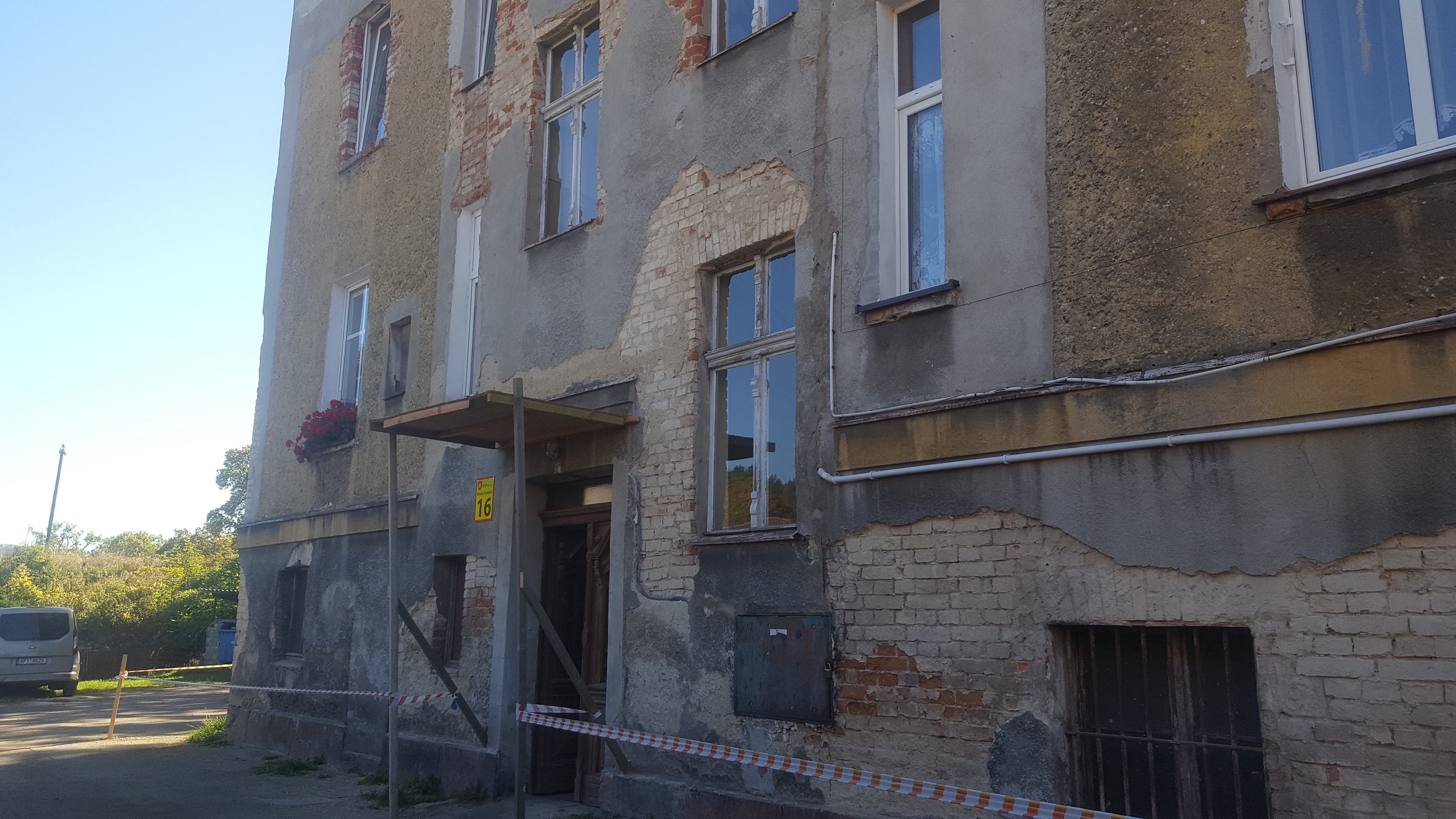 Tynk spadł na dziecko - Zdjęcie główne