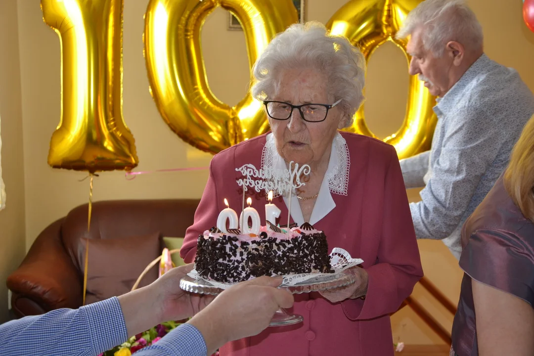  Najstarszą mieszkanką naszego regionu jest pani Stanisława, która skończyła już 108 lat.