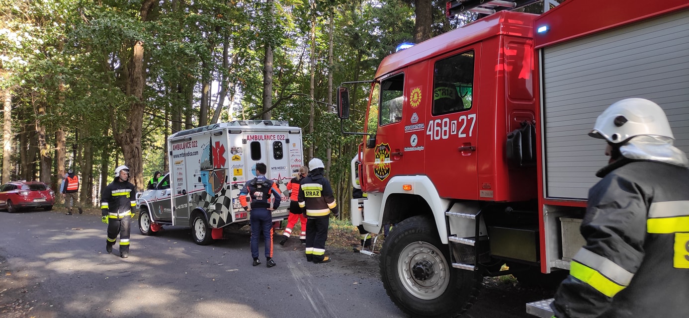 Nowa Wieś Kłodzka: Wypadek podczas rajdu - przesuń w prawo i zobacz zdjęcia