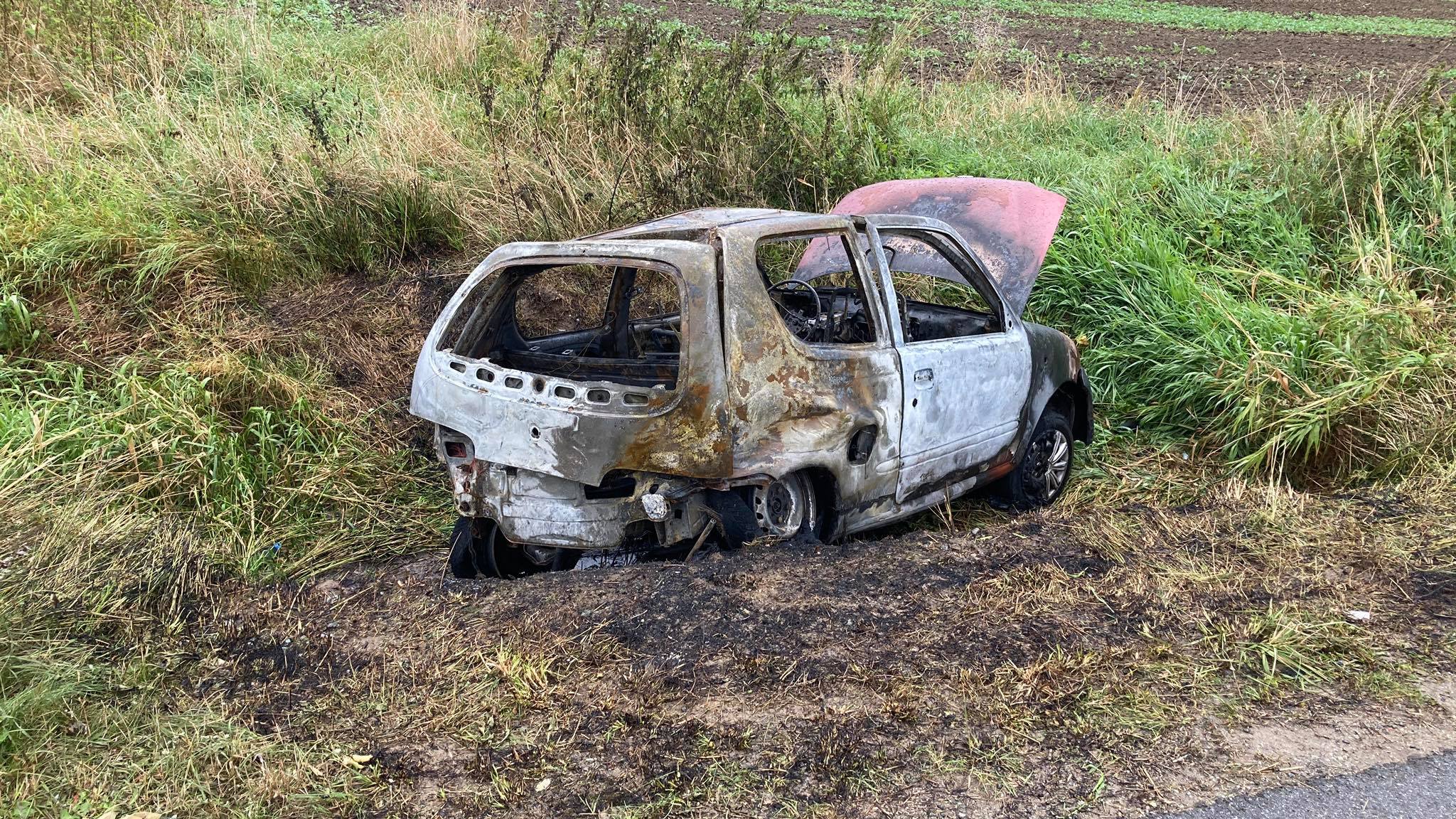 Kłodzko: Samochód doszczętnie spłonął - Zdjęcie główne