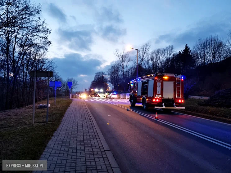 W Bardzie zderzyły się dwa samochody  - Zdjęcie główne