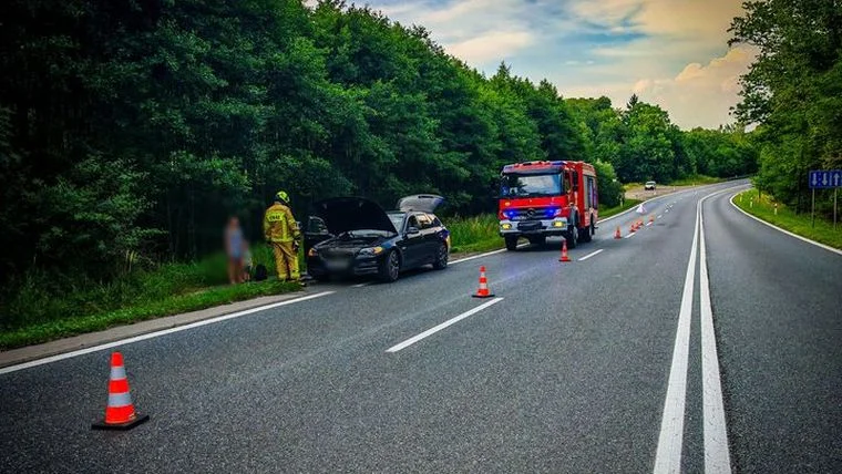 Dębowina. Pożar BMW - Zdjęcie główne