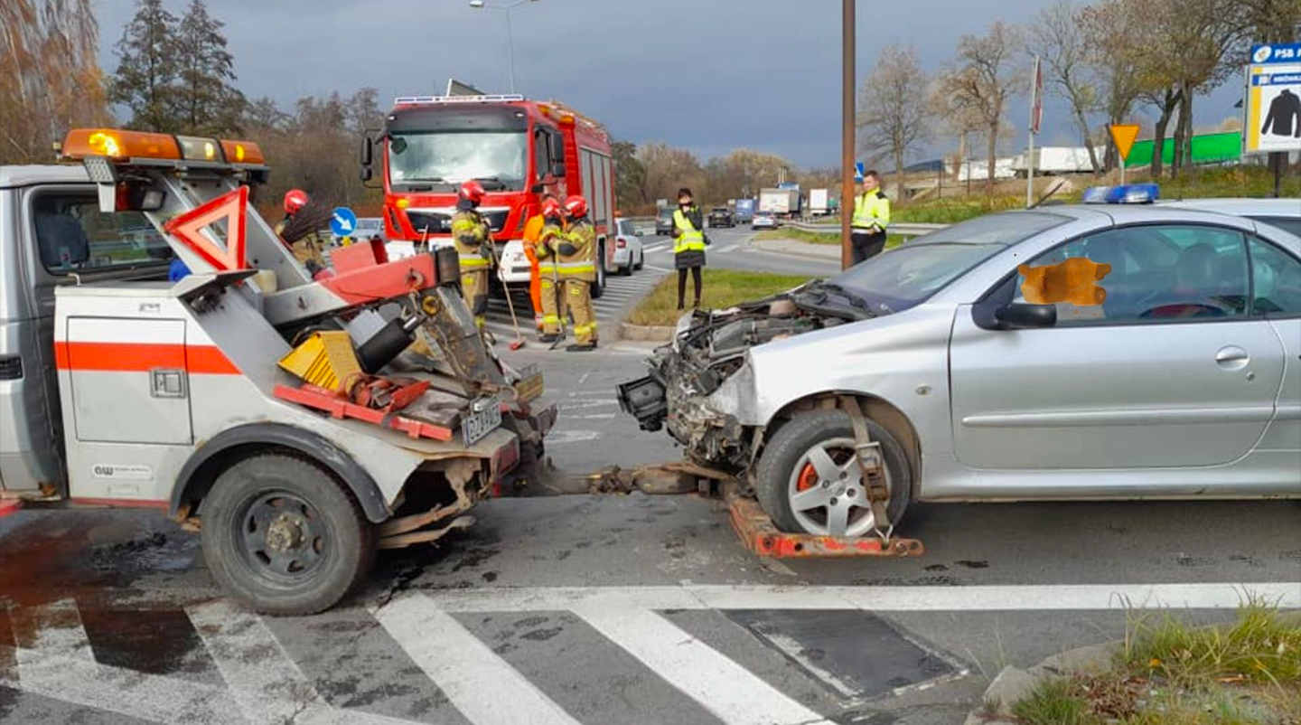 Ząbkowice Śl. Kierowca nie ustąpił pierwszeństwa. Doprowadził do zderzenia - Zdjęcie główne