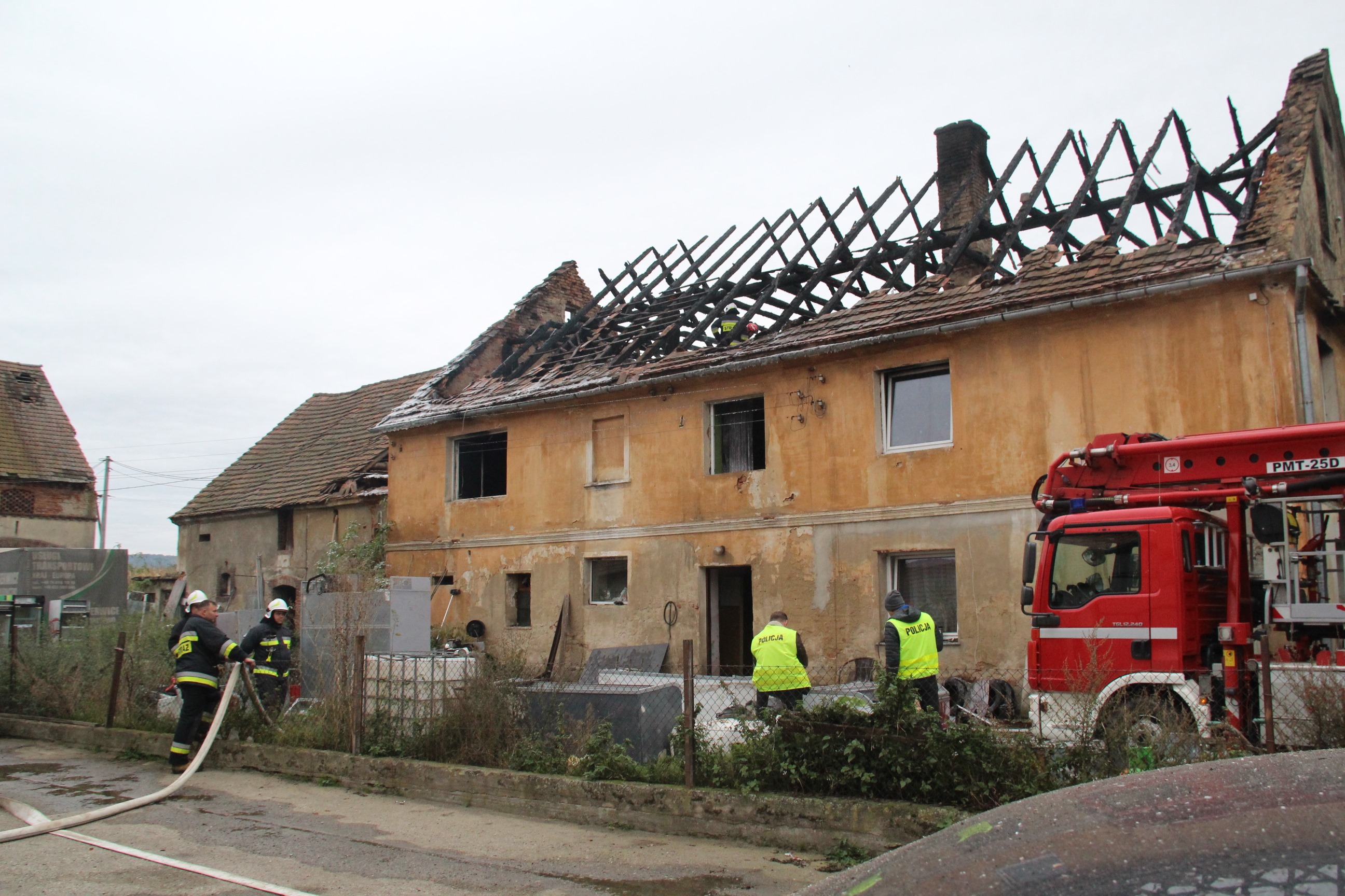 Stoszowice: Strażacy przez kilka godzin gasili pożar.