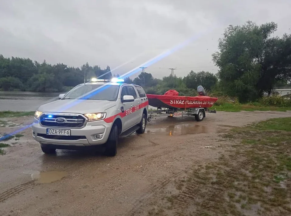 Strażacy ratowali wędkarzy na zbiorniku Topola - Zdjęcie główne