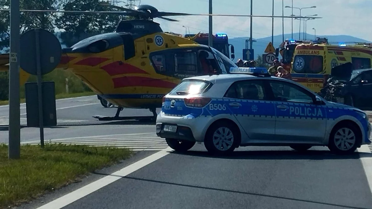 ZĄBKOWICE ŚLĄSKIE. Zderzenie na DW382. Utrudnienia były także przy DK8