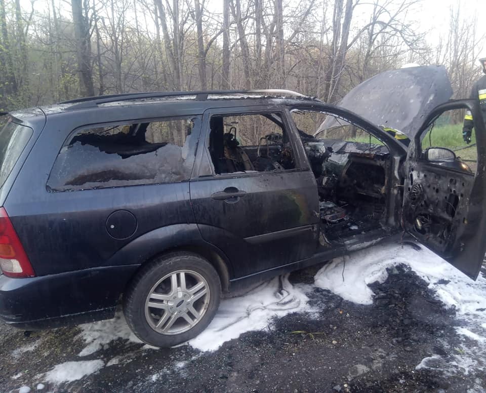 Mąkolno. Pożar samochodu osobowego, którym jechały 3 osoby