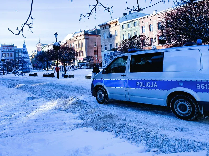 Powiat ząbkowicki. Na drogach jest ślisko. Policja ostrzega - Zdjęcie główne