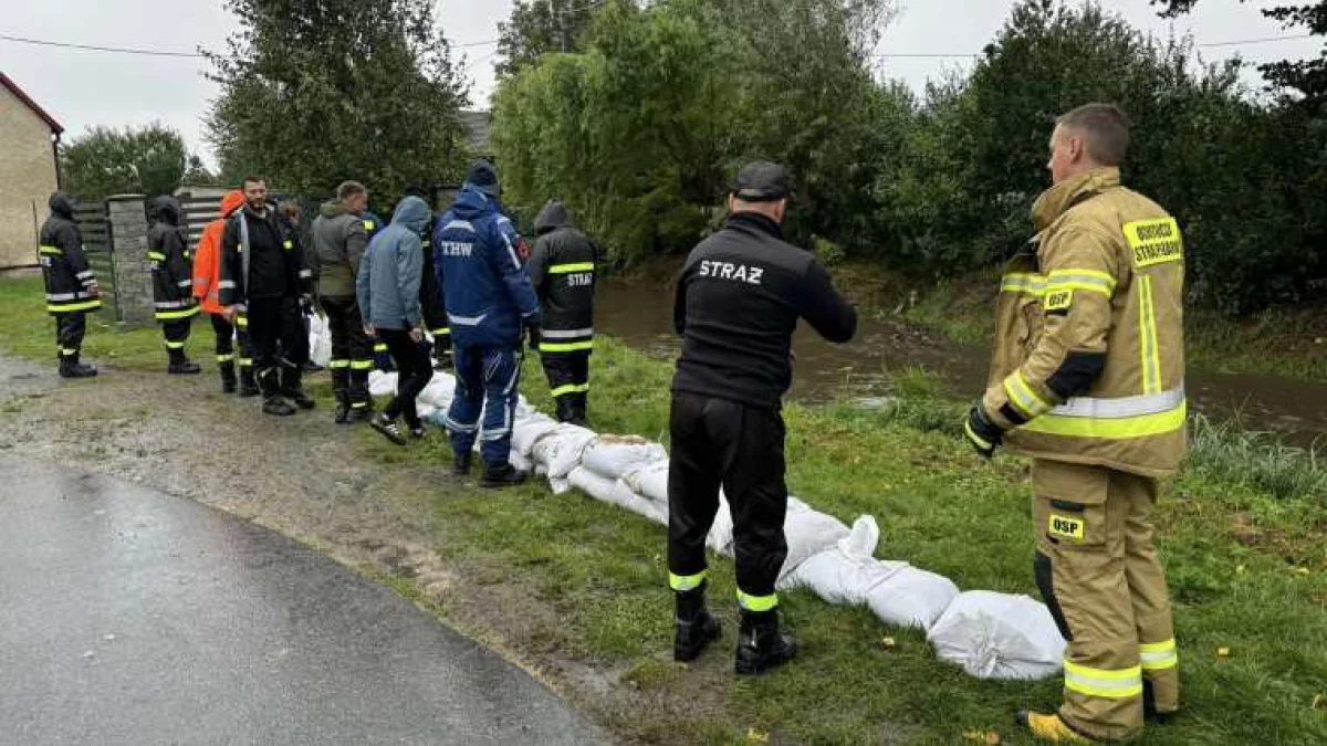 Powiat ząbk. „Przed nami trudne 48 godzin” - Zdjęcie główne