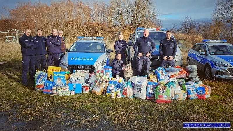 Policjanci z Ząbkowic zebrali kilkaset kilogramów karmy - Zdjęcie główne