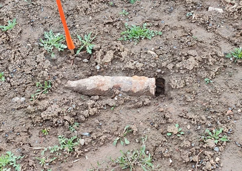 Ząbkowice Śl. Mężczyzna znalazł w ogródku pocisk artyleryjski - Zdjęcie główne