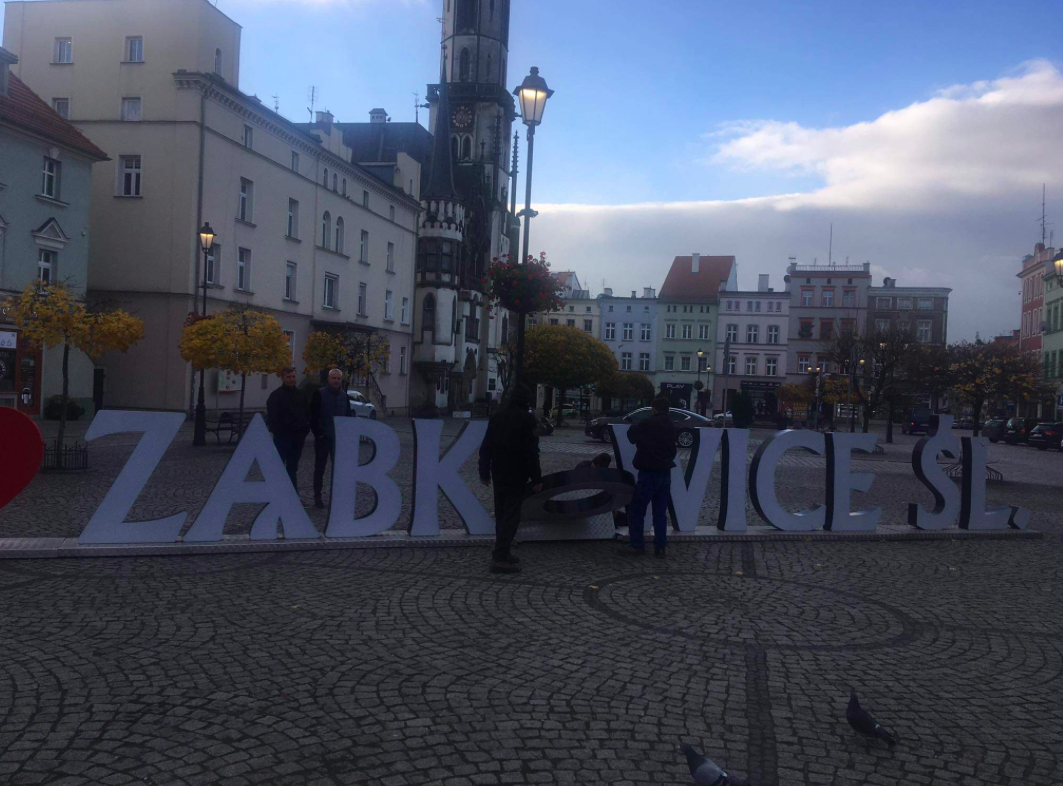 Zepsuł się napis I love Ząbkowice Śląskie - Zdjęcie główne