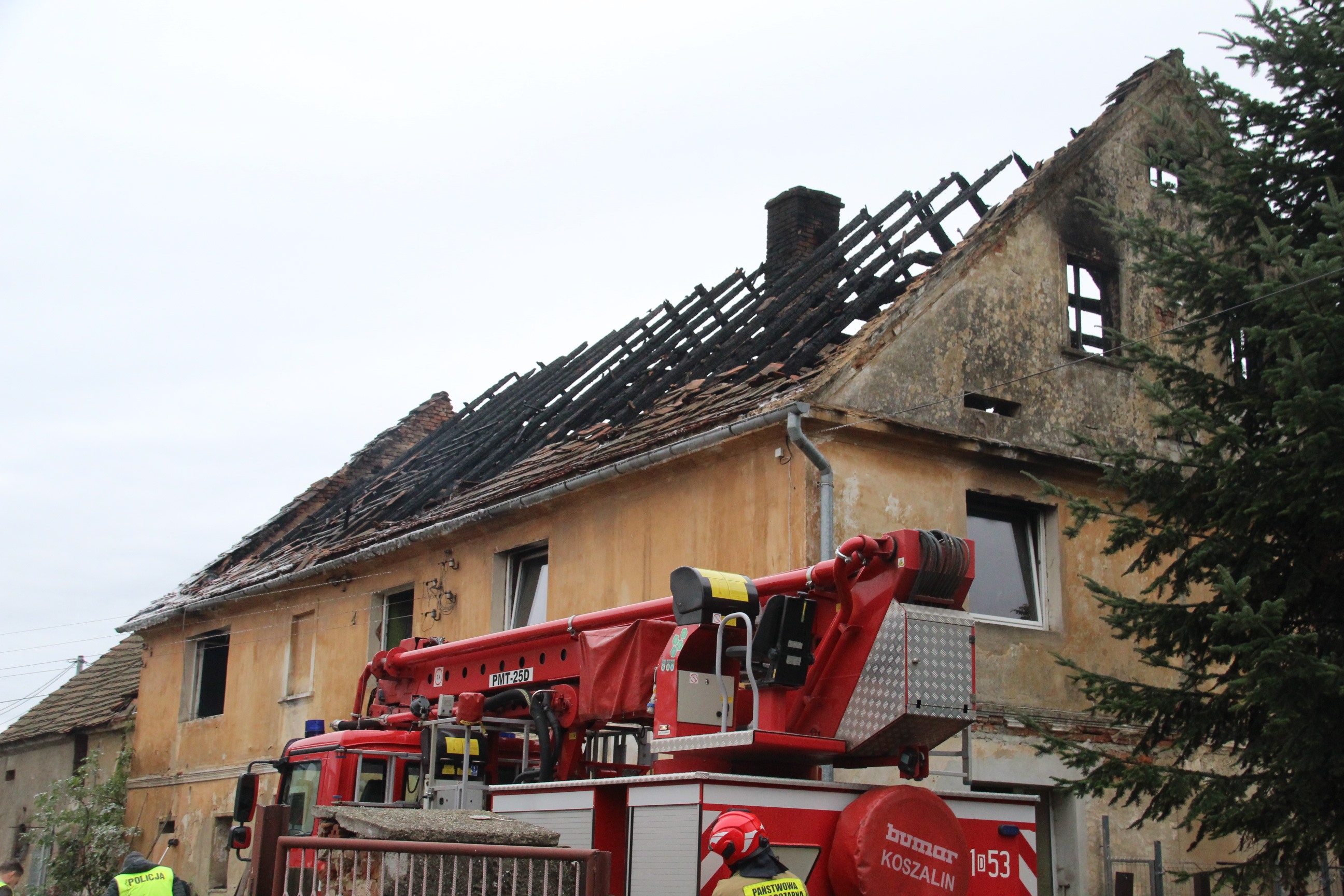 Stoszowice: Strażacy przez kilka godzin gasili pożar.