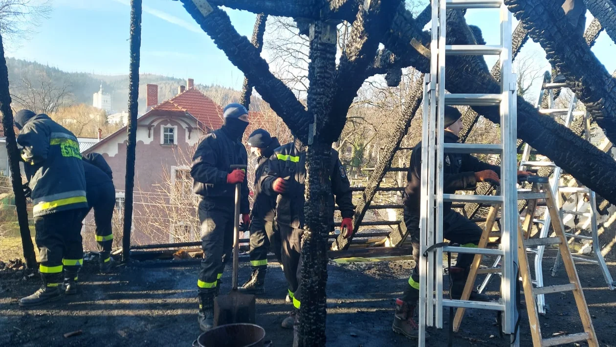 Złoty Stok. Mieszkańcy i strażacy pomagają po pożarze - Zdjęcie główne
