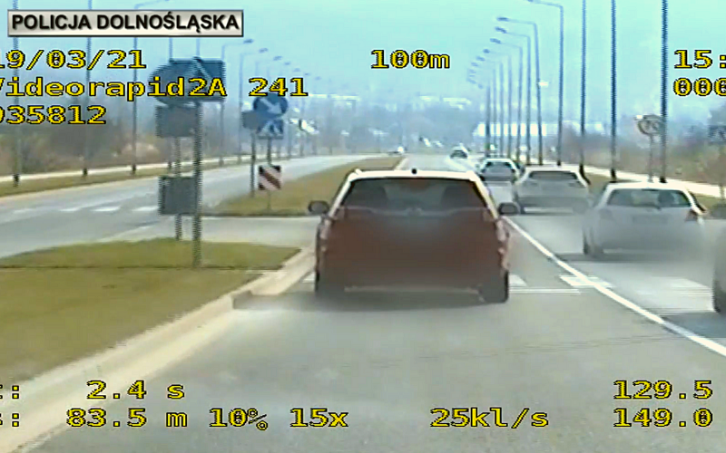 Policjanci z Ząbkowic Śląskich złapali kierowcę, który jechał o 90 km/h za szybko - Zdjęcie główne