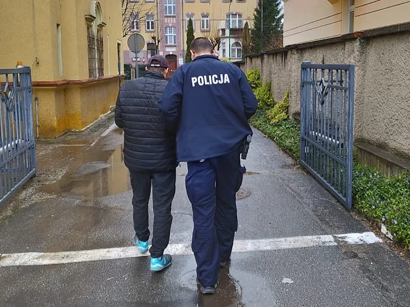 Ząbkowice Śl. Poszukiwany listem gończym wpadł w ręce policjantów - Zdjęcie główne