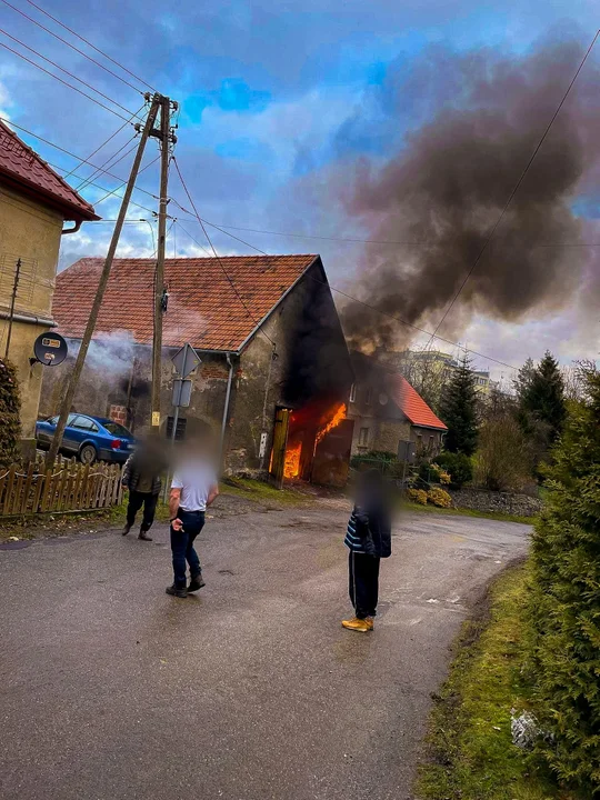 Pożar samochodu w Opolnicy - Zdjęcie główne