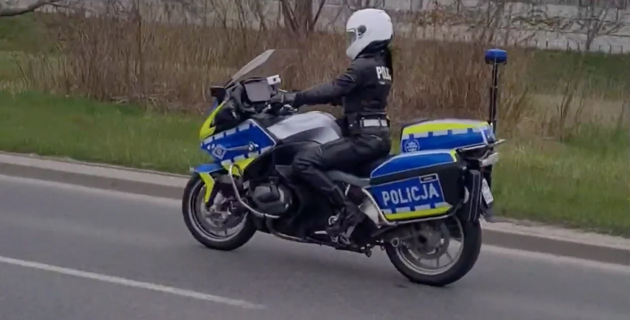 Ząbkowice Śl. Policjanci skontrolują motocyklistów - Zdjęcie główne