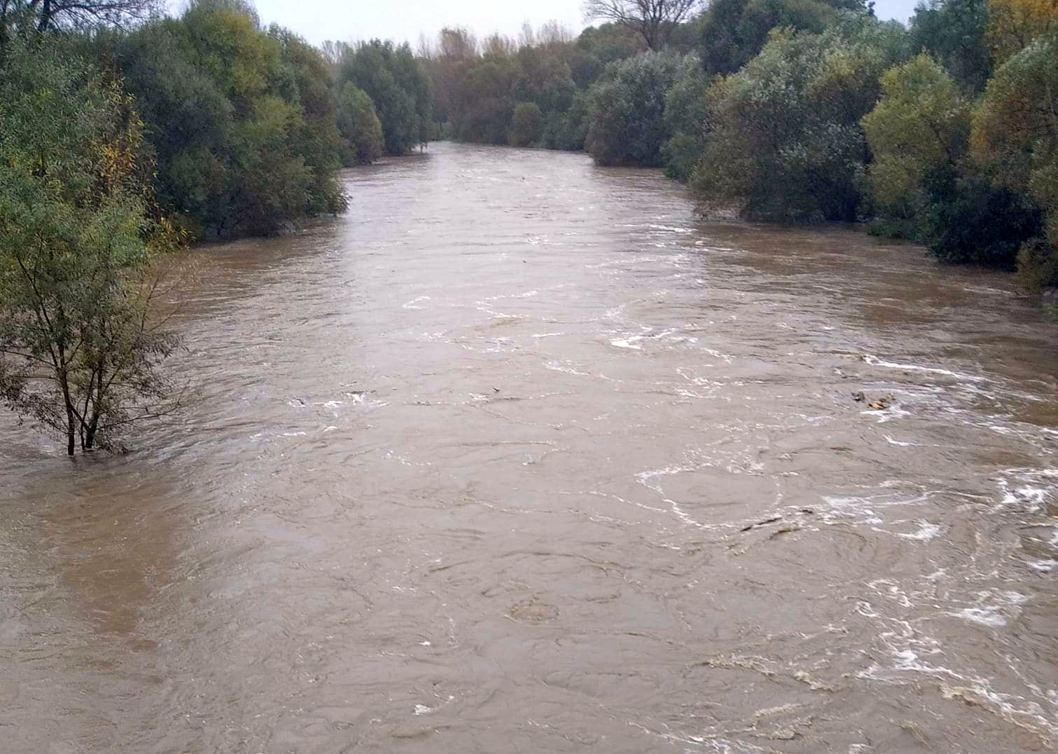 Alarmy i pogotowia - groźna sytuacja hydrologiczna - Zdjęcie główne