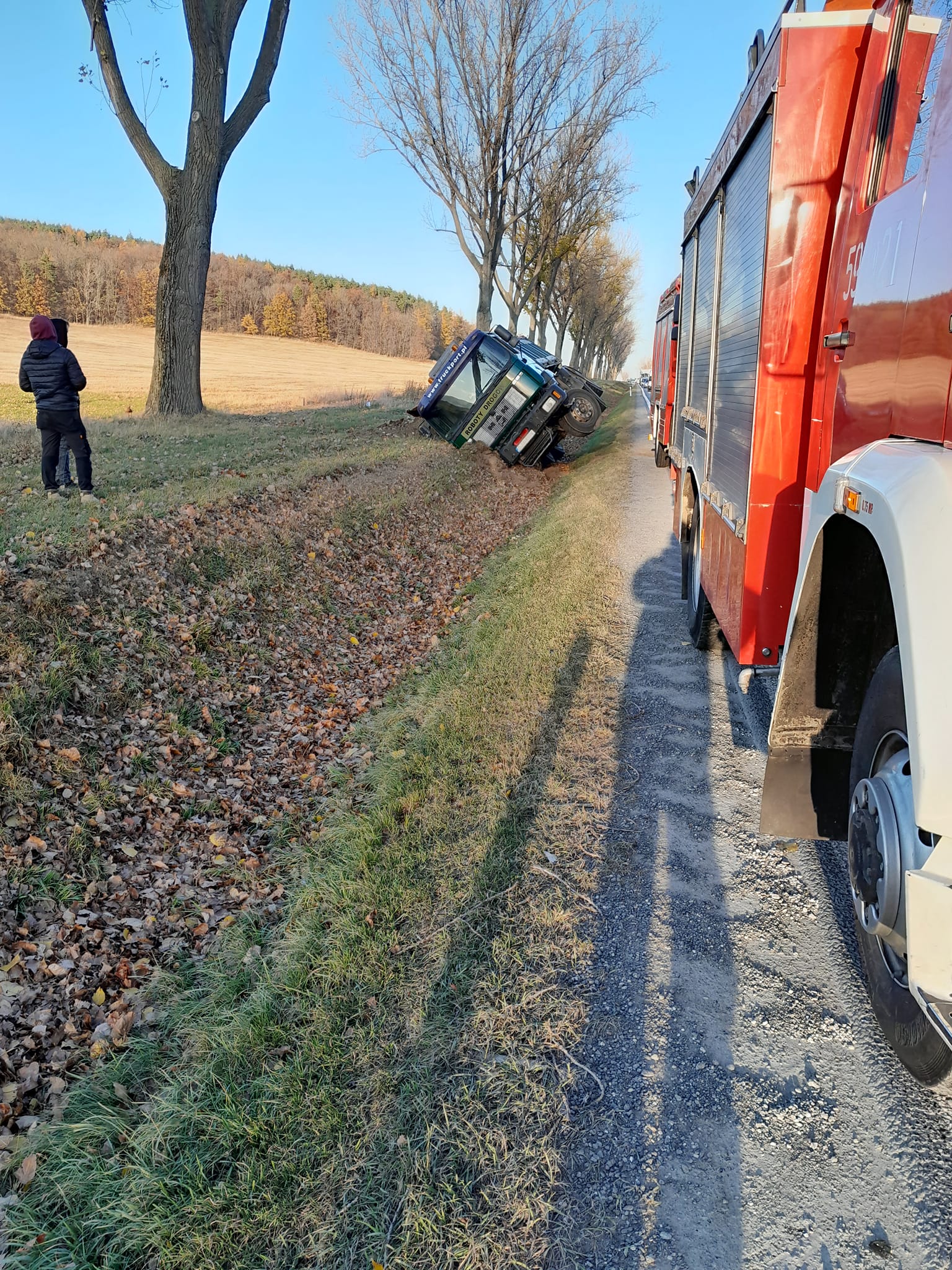 Ciężarówka wpadła w poślizg w Braszowicach - Zdjęcie główne