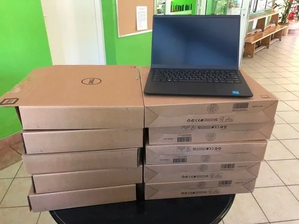 Szkoła w Bardzie dostała 10 laptopów dla uczniów z Ukrainy - Zdjęcie główne
