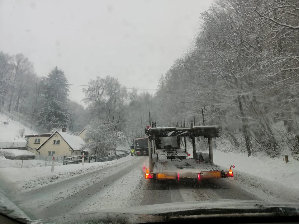 Zima zawitała do Ząbkowic Śląskich na dobre. W sobotę nawet -12°C - Zdjęcie główne