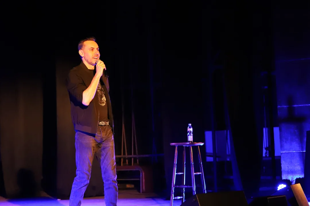 Stand-up Romana Żurka zrobił furorę w Ząbkowicach Śląskich - Zdjęcie główne