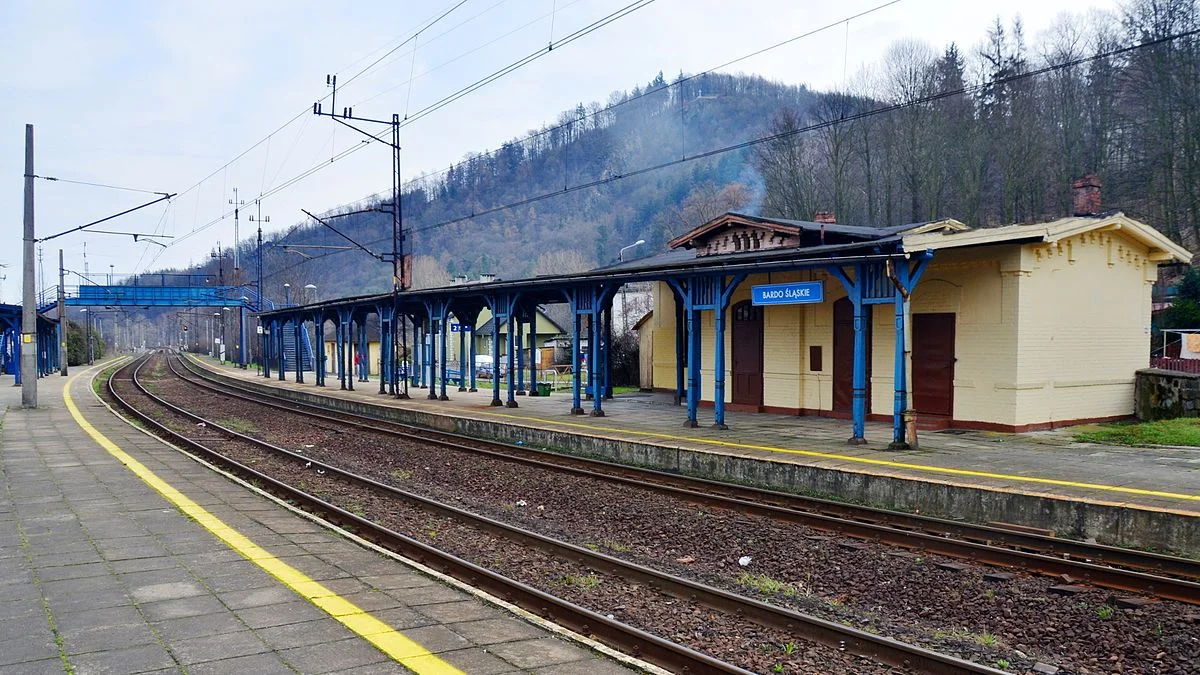 Nie tylko dworzec w Kamieńcu Ząbkowickim zostanie wyremontowany. Na liście Programu Inwestycji Dworcowych znalazło się również Bardo - Zdjęcie główne