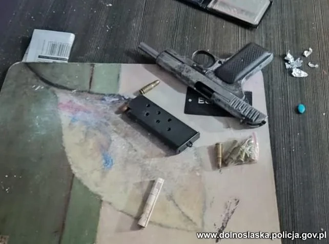 Ziębice. Antyterroryści aresztowali napastnika, który strzelał z broni palnej VIDEO - Zdjęcie główne