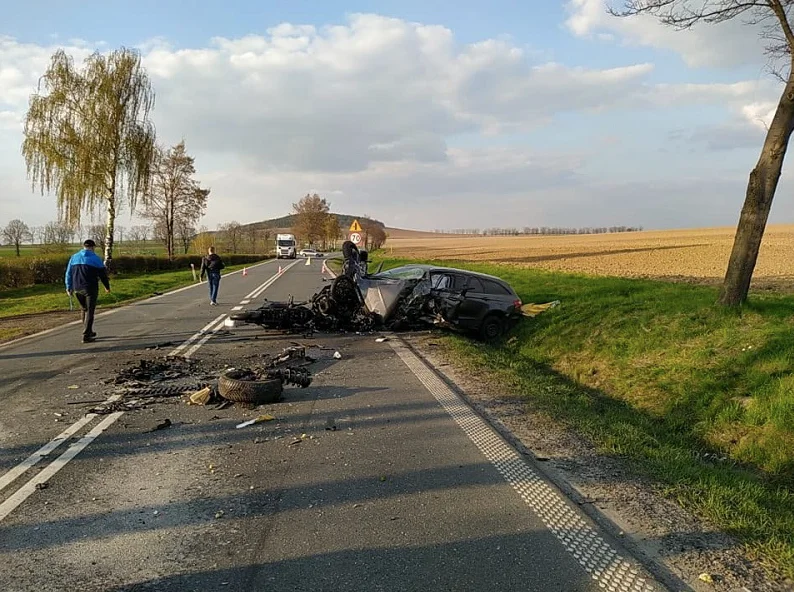 Trzy osoby zostały przetransportowane do szpitala jednak ich życiu nie zagraża niebezpieczeństwo.